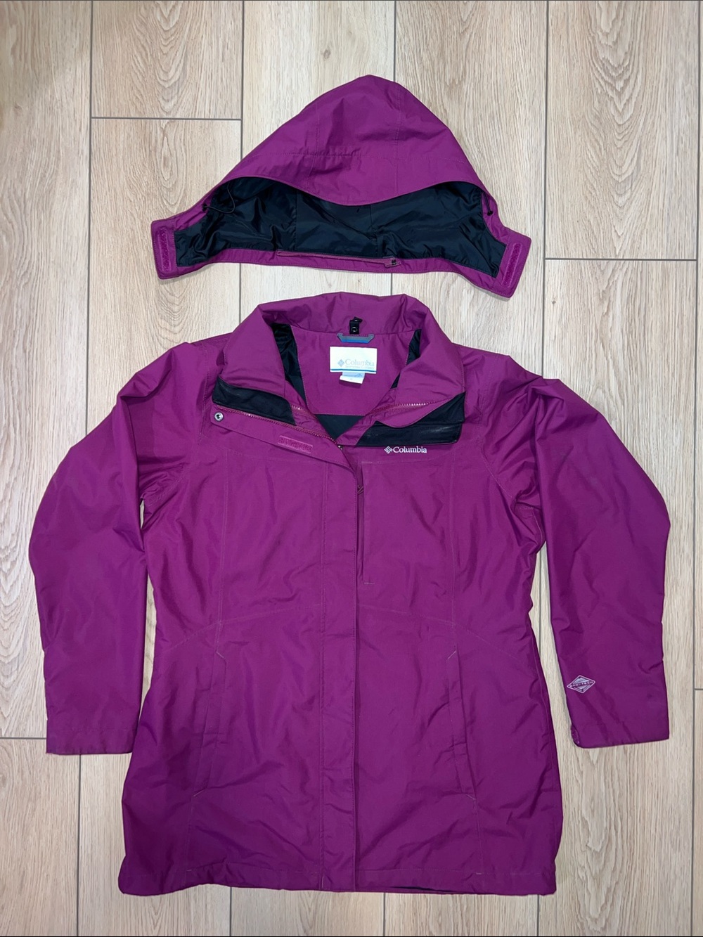 Columbia Women's Magenta Hooded Waterproof Ski Jacket - Picture 12 of 13